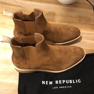 New Republic Sonoma Suede Chelsea Boot - NEW - golden color men’s size 7.5 (us).